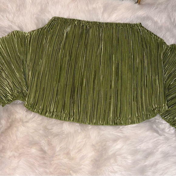 Green Ruched Crop Top - Picture 2 of 3